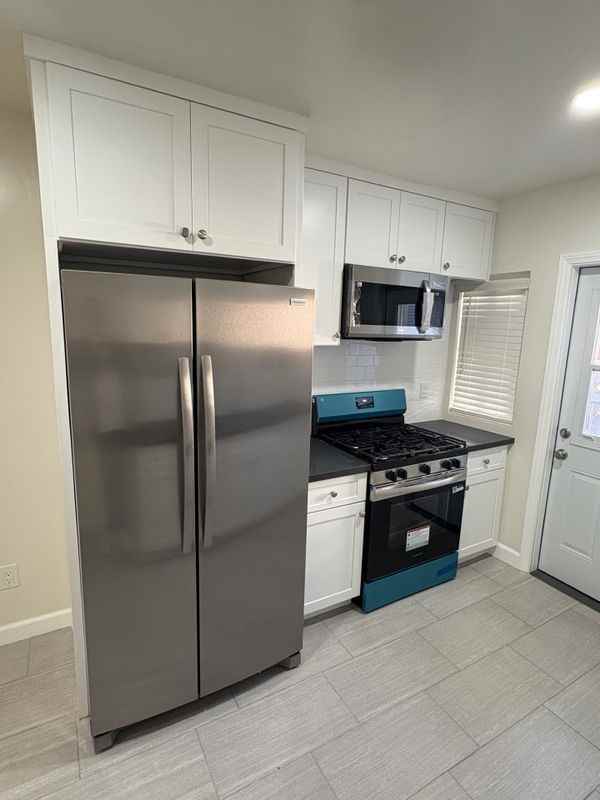 1229 North Hollywood Way ##B - Photo 5 of 21