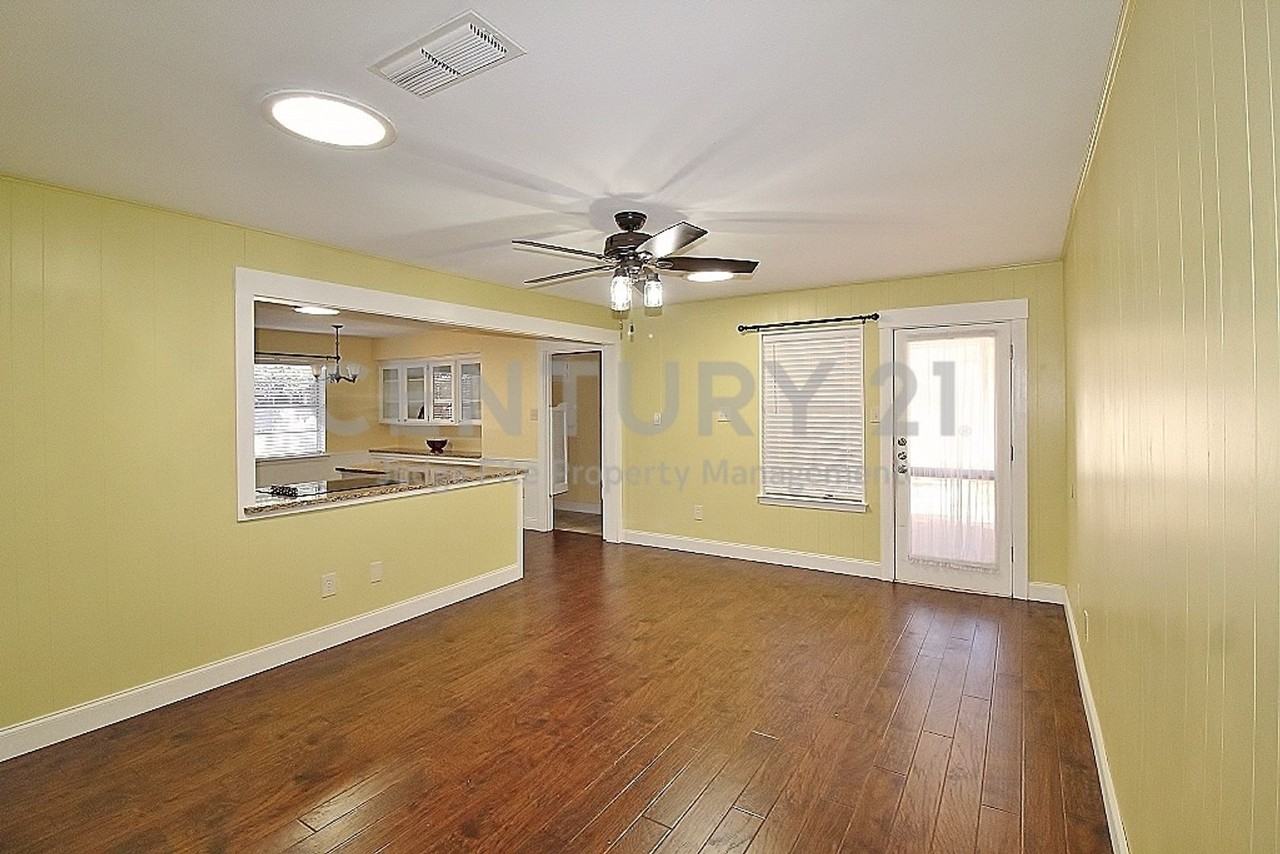 1610 Alexander Dr - Photo 2 of 11