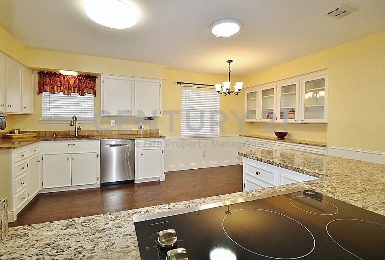 1610 Alexander Dr - Photo 3 of 11