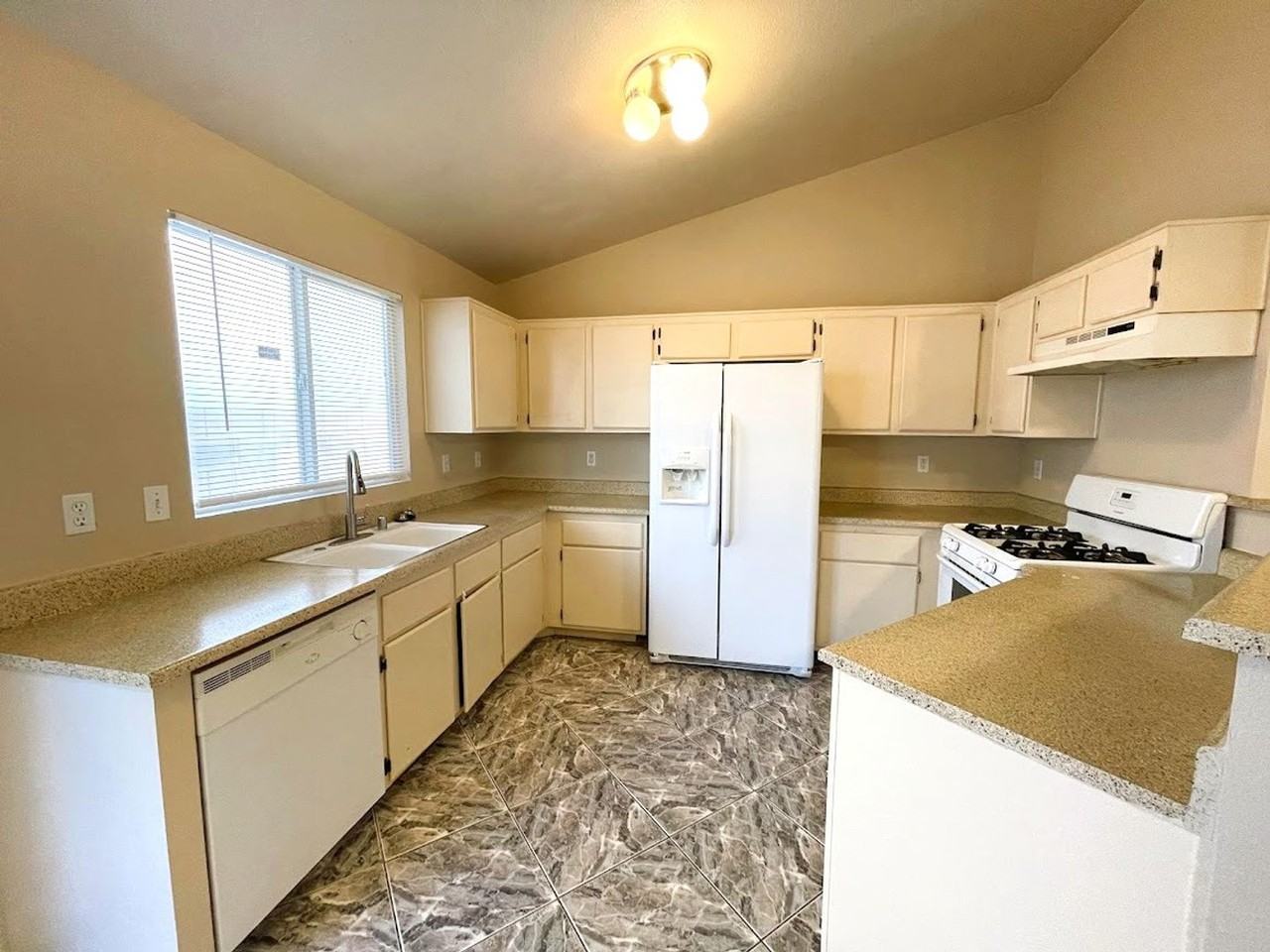 3671 Steinbeck Dr - Photo 5 of 17