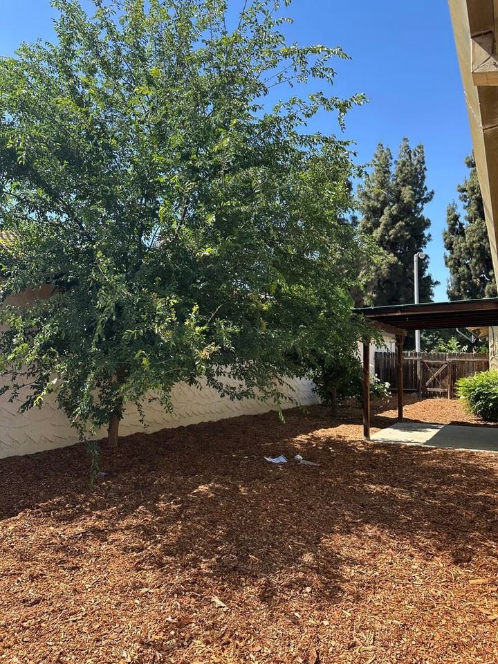 1930 South Royal Oaks Drive - Photo 6 of 6