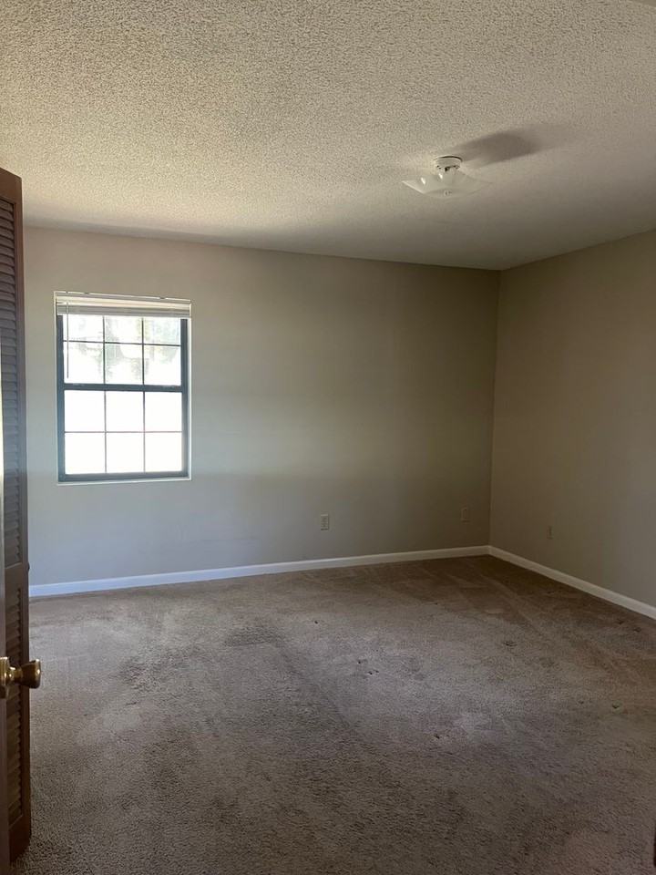 303 Ridgeway Drive - Photo 4 of 5