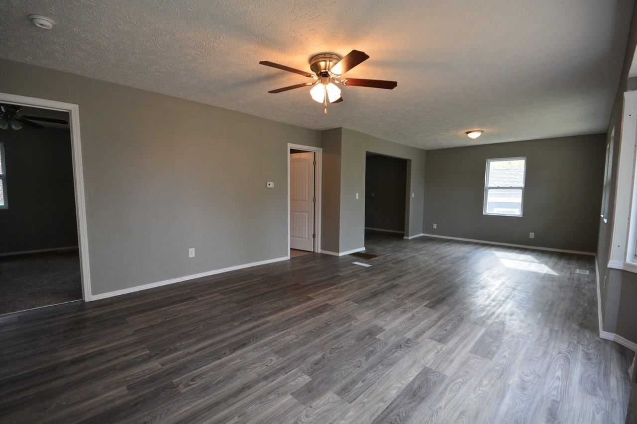 700 West Ildereen Street - Photo 3 of 19