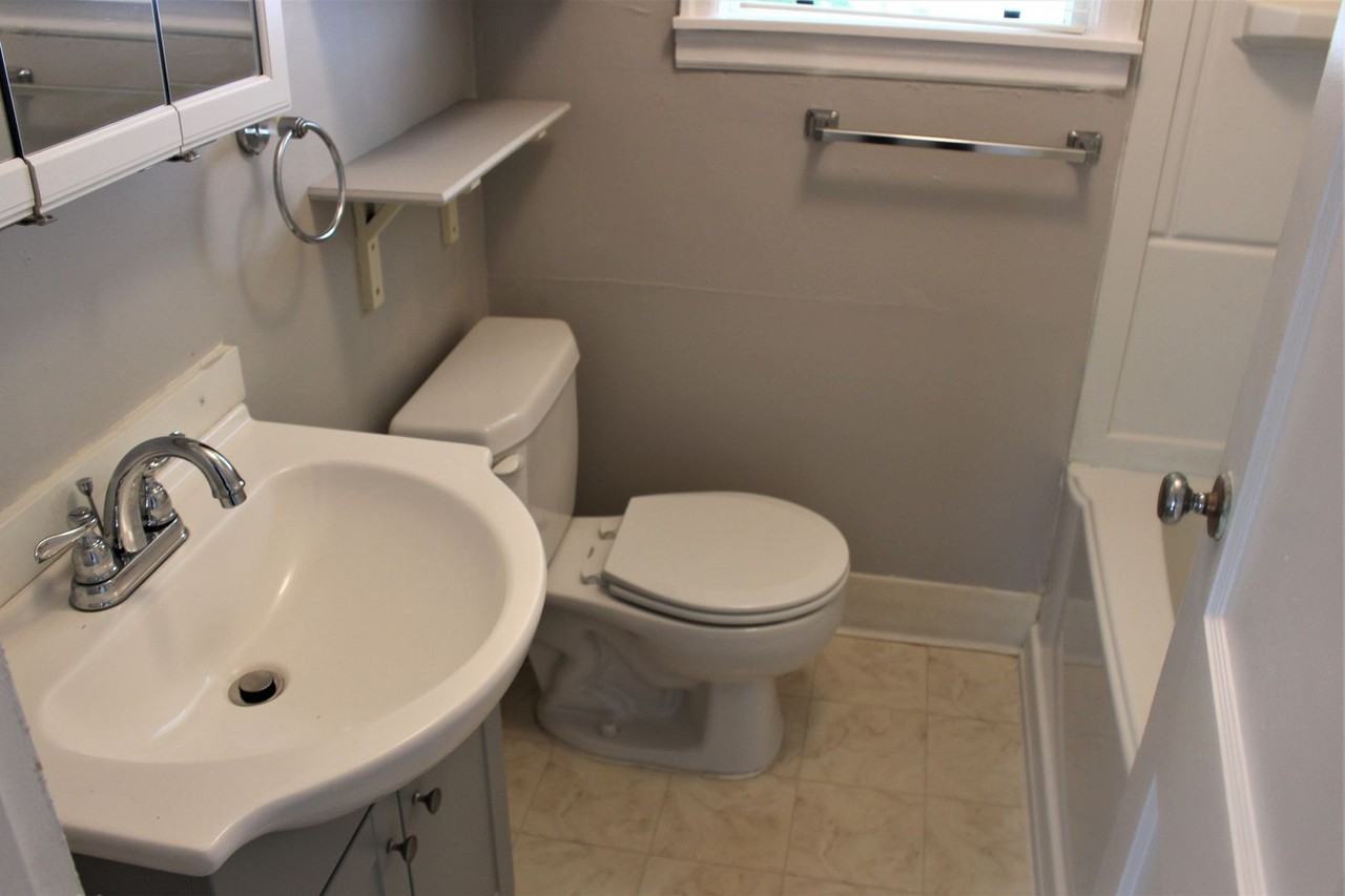 11003 Ne 3rd Ave - Photo 7 of 16