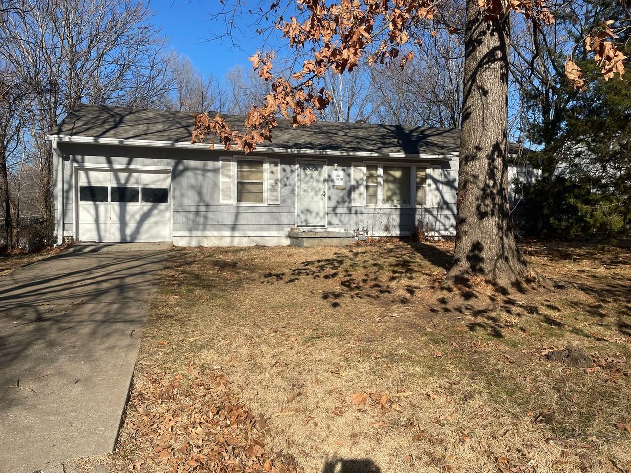 6000 East 100th Terrace - Photo 2 of 44