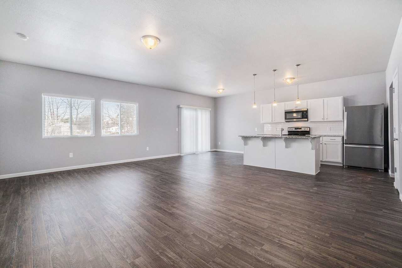 10260 Pennridge Dr - Photo 5 of 15