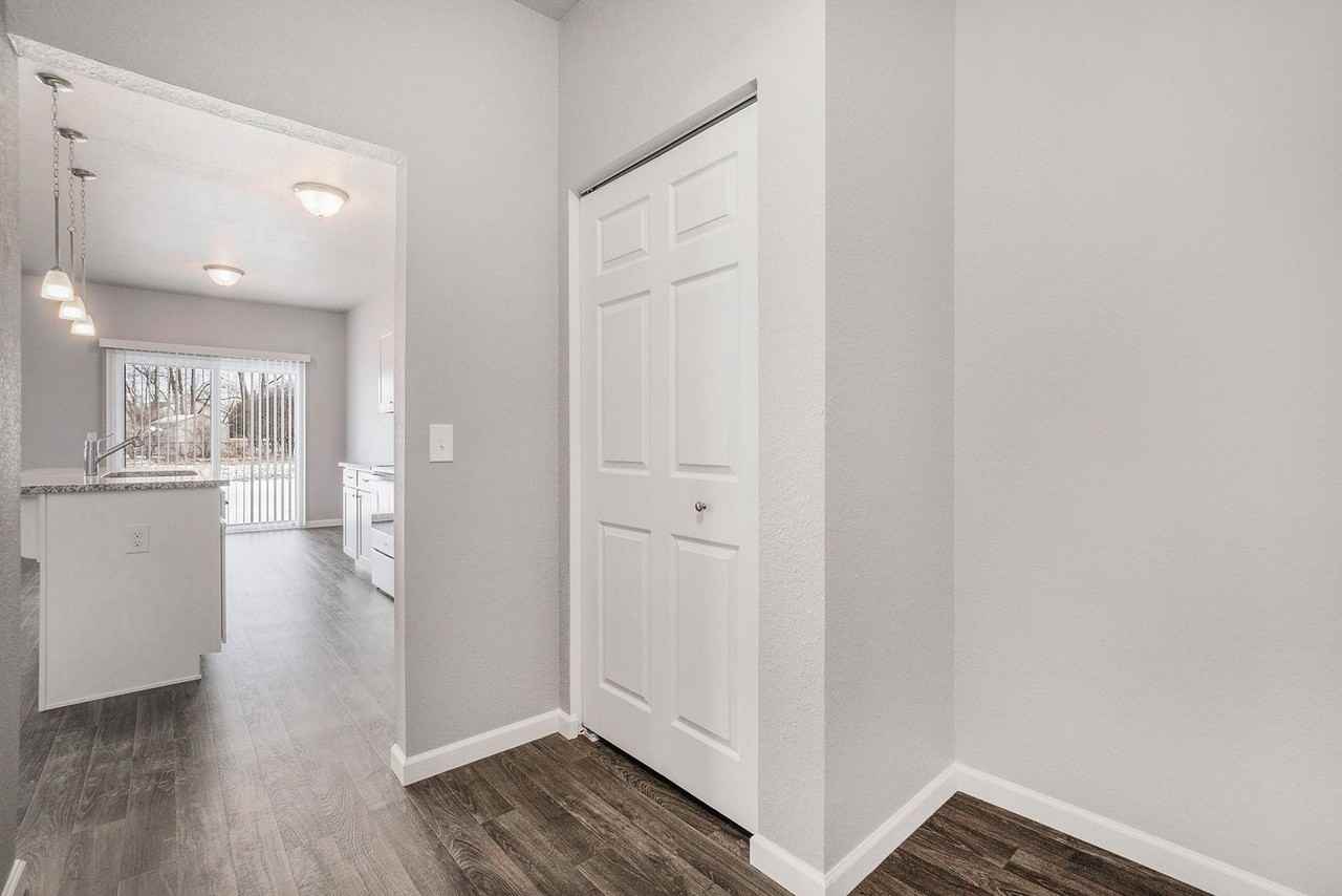 10260 Pennridge Dr - Photo 7 of 15