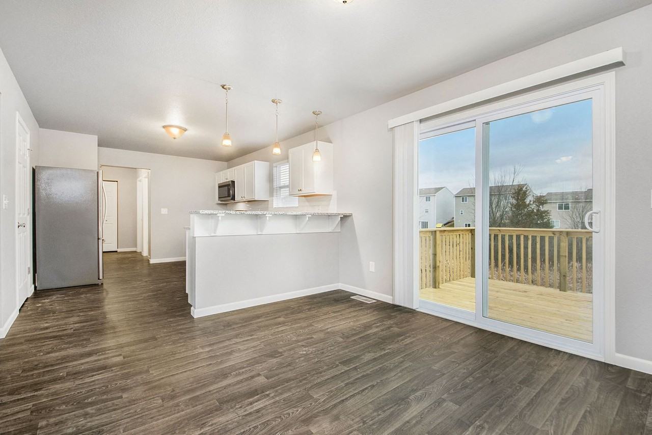 2429 Elizabeth St - Photo 7 of 28