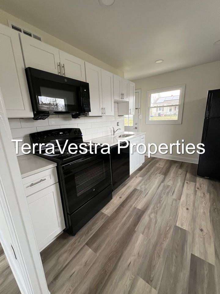 1504 3rd Ave - Photo 3 of 13