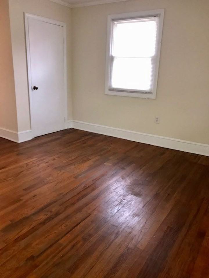 106 Adams St - Photo 5 of 10