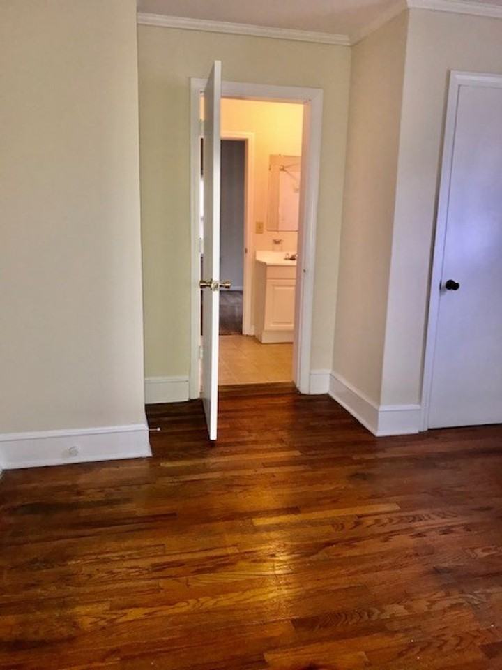 106 Adams St - Photo 7 of 10