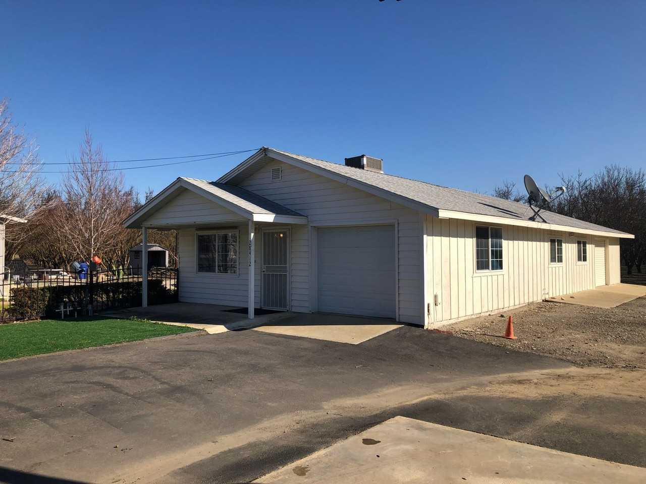 28412 Draper Rd - Photo 2 of 13