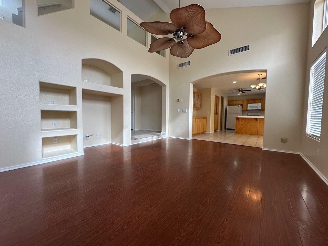 821 Dancing Vines Avenue - Photo 3 of 25