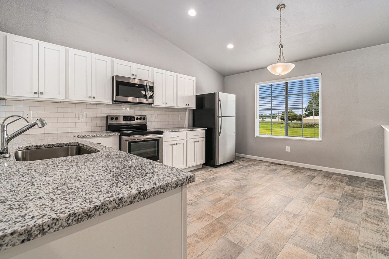 108 Mackenzie Street - Photo 2 of 18