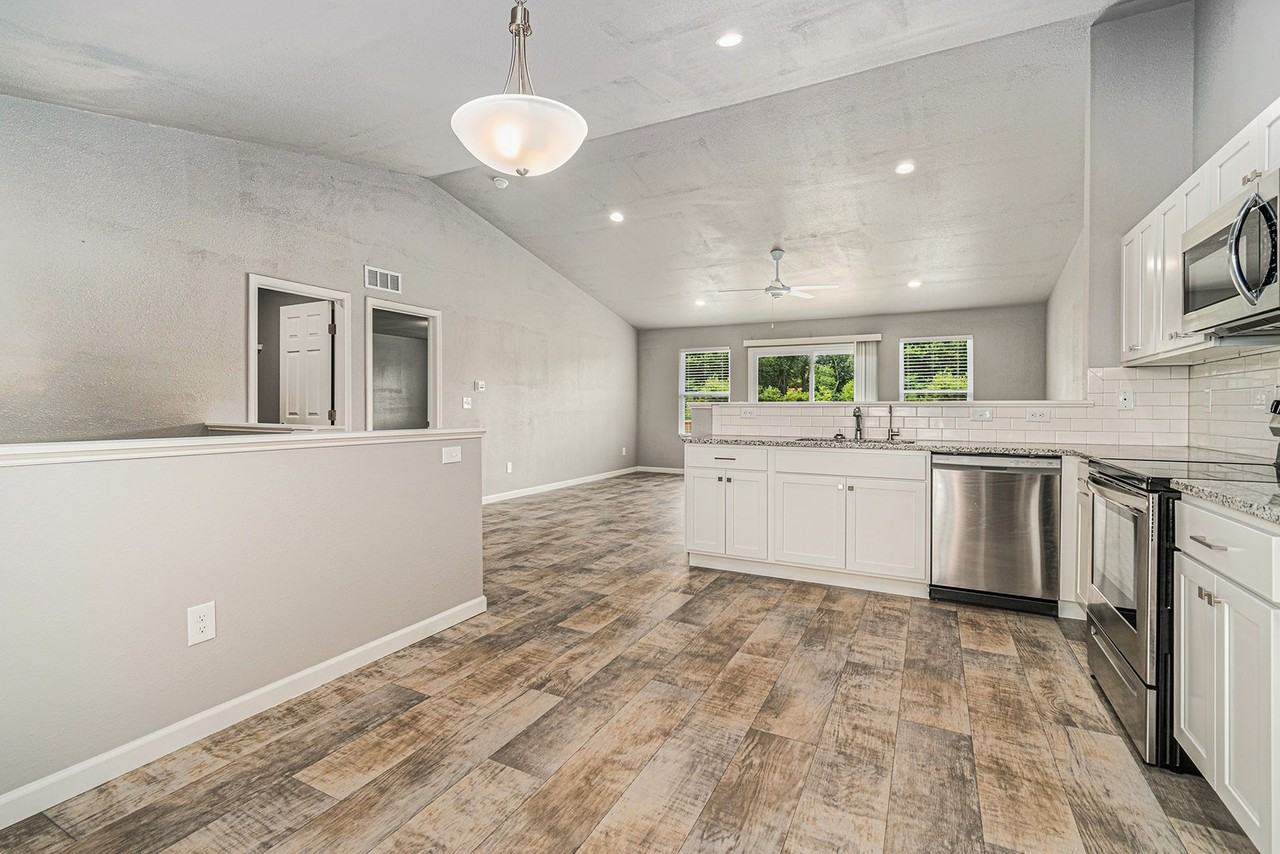 108 Mackenzie Street - Photo 4 of 18