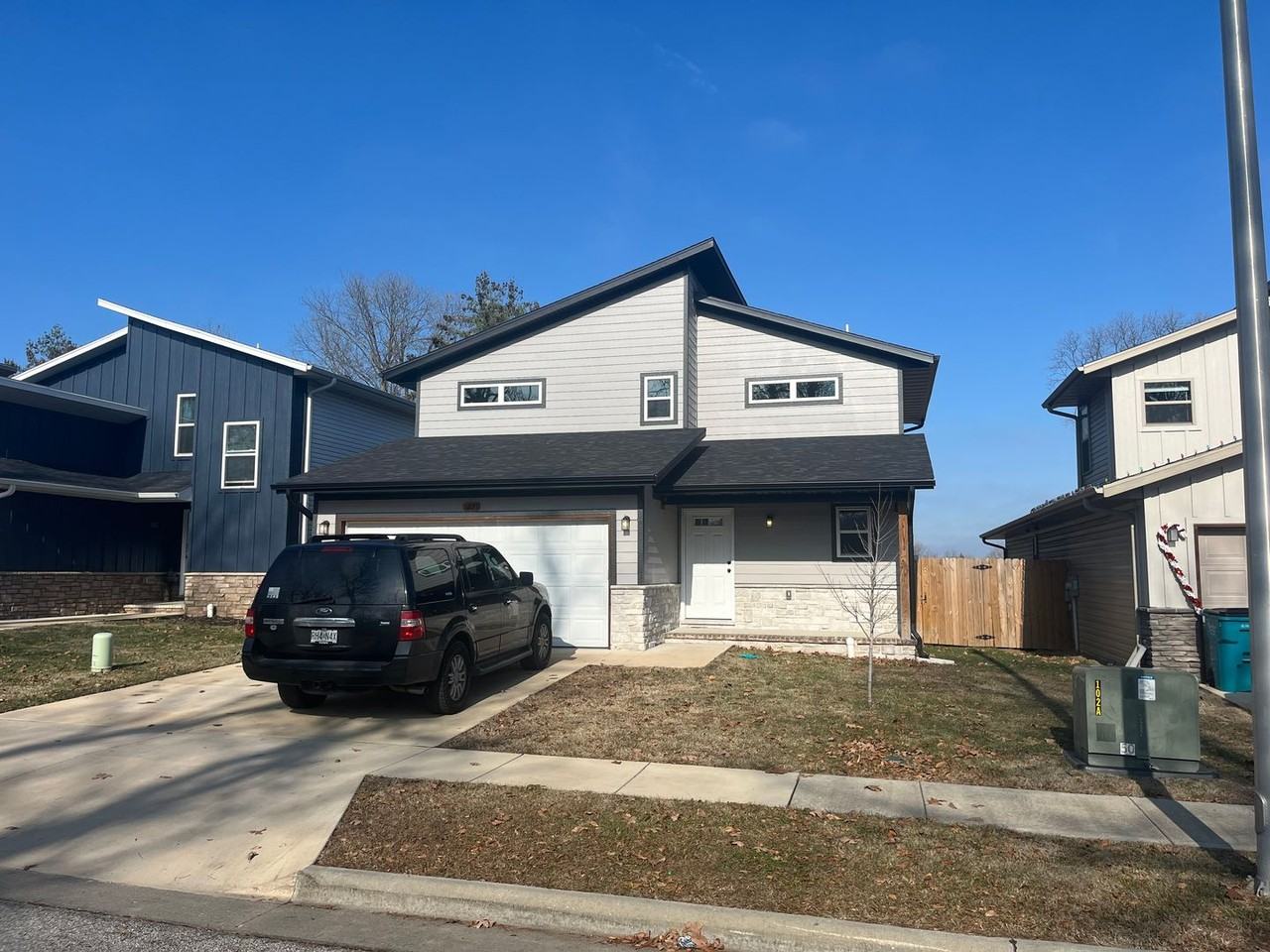 1221 E Paragon - Photo 2 of 18