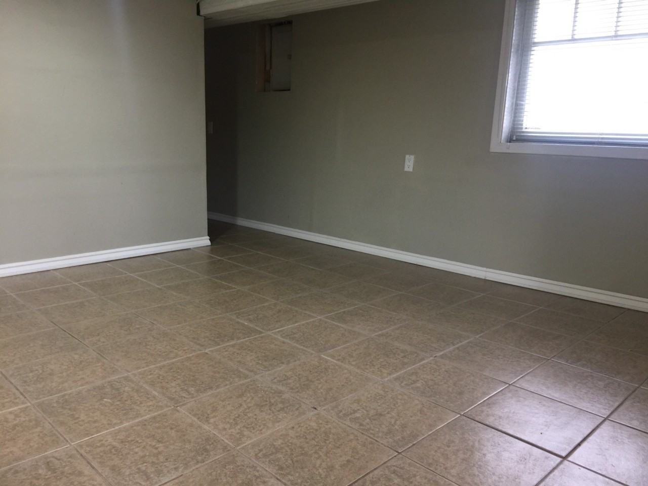 3831 Sandell St - Photo 5 of 12