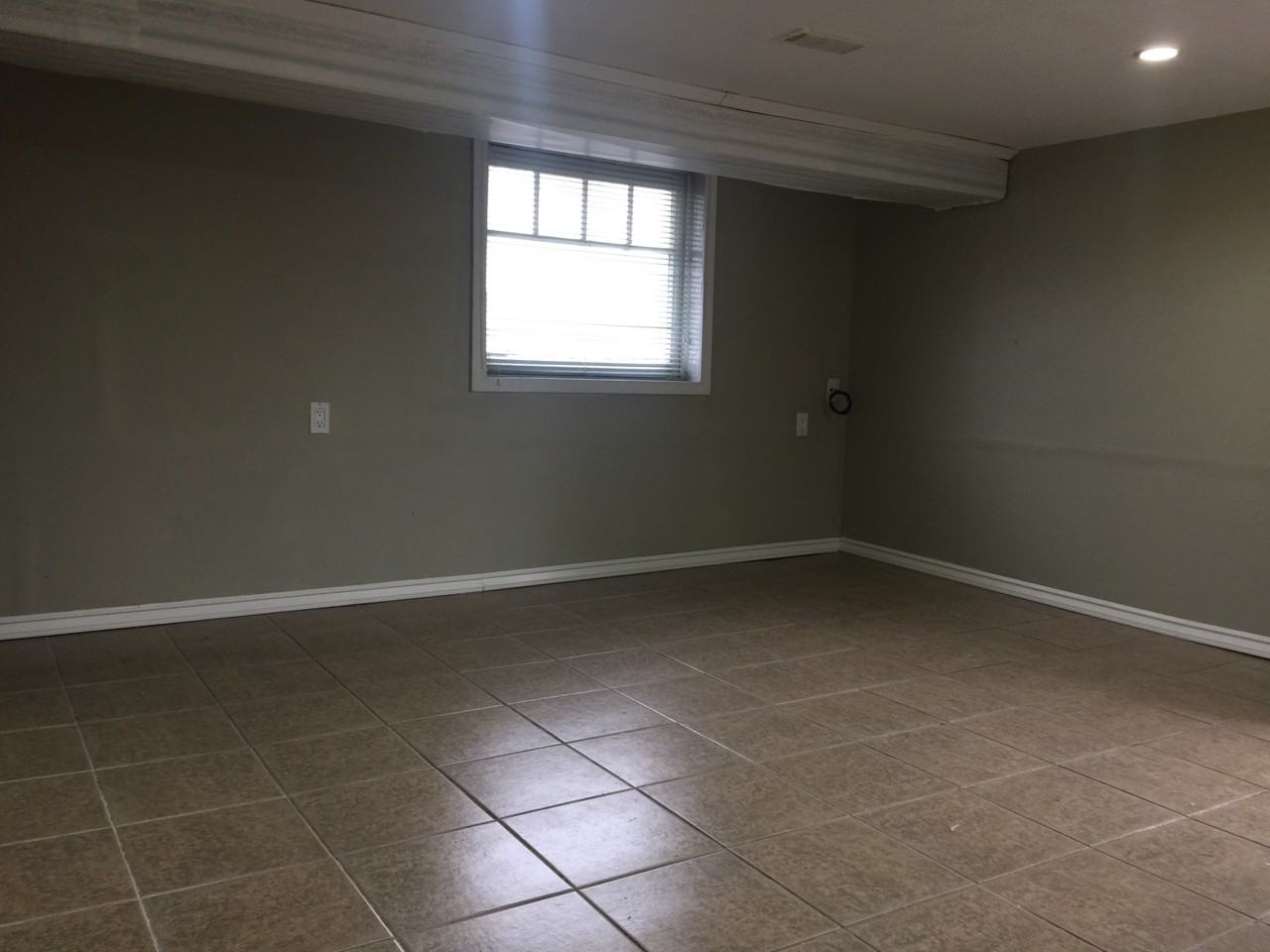 3831 Sandell St - Photo 4 of 12