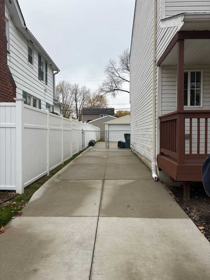 3829 3829 Bacon - Bacon 3829 - Photo 3 of 23