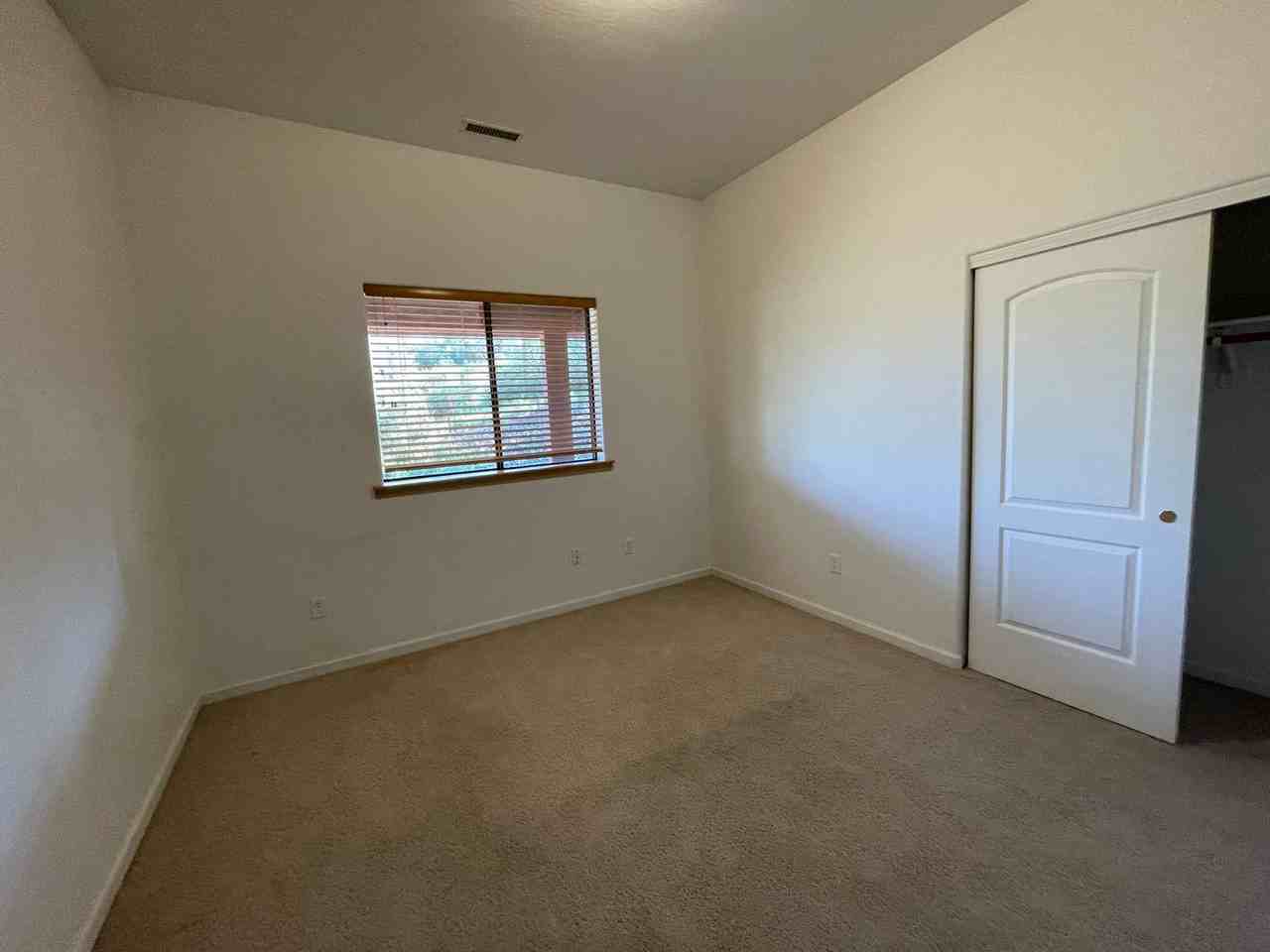 1476 Eagle Crest Drive - Photo 5 of 10