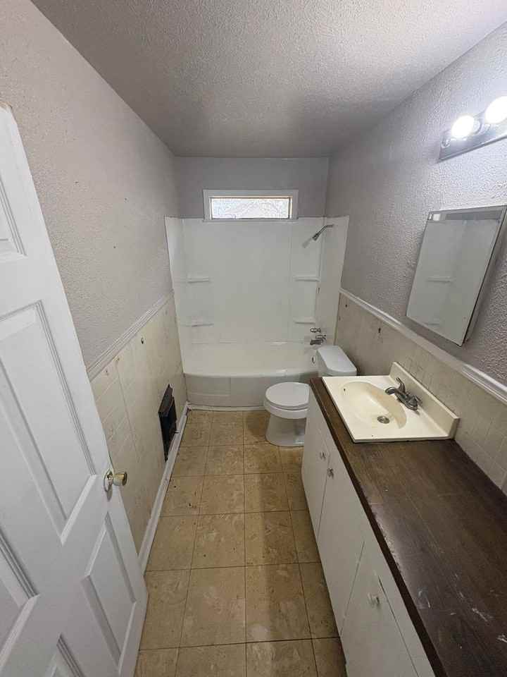 2204 Naples Street - Photo 4 of 7