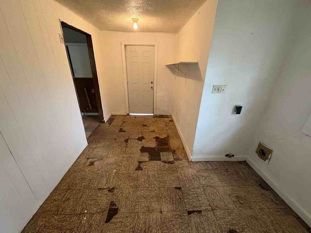 2204 Naples Street - Photo 6 of 7