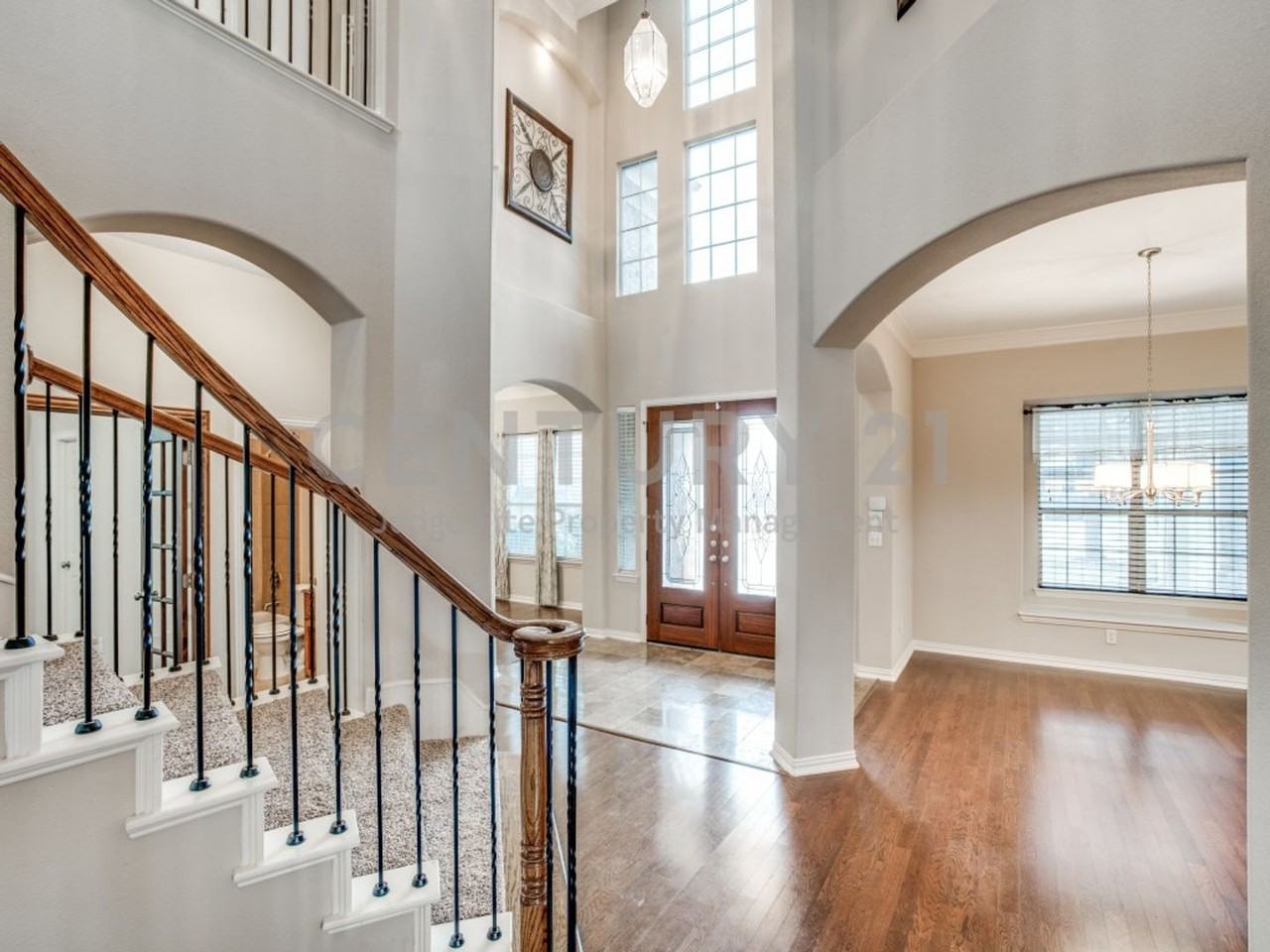 2613 Sandstone Ln - Photo 3 of 15
