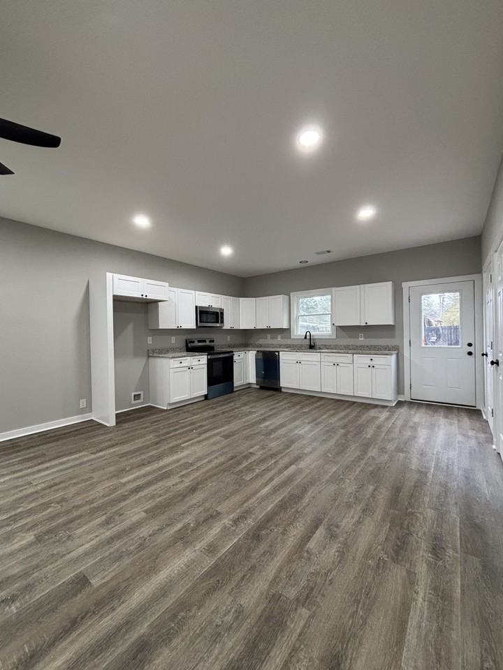 301 Green Avenue #A - Photo 2 of 12