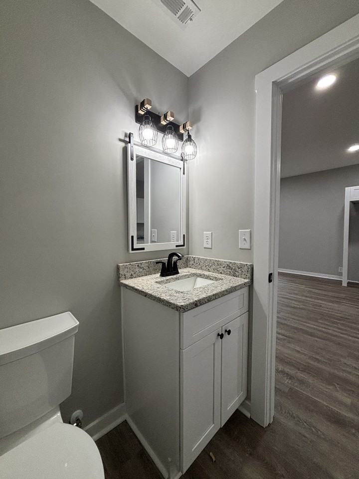 301 Green Avenue #A - Photo 4 of 12