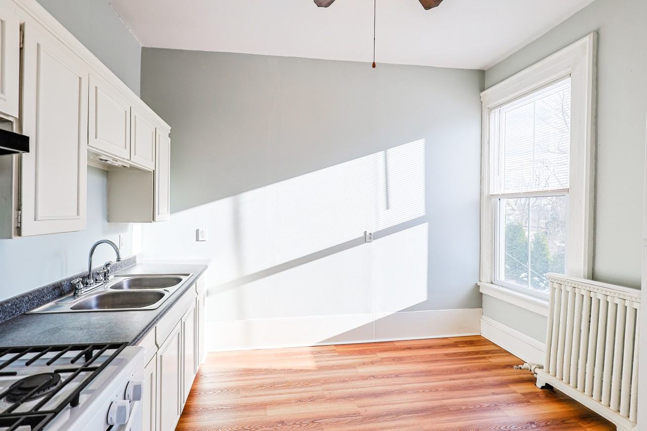 68 Cayuga Street #2UPSTAIRS - Photo 3 of 16