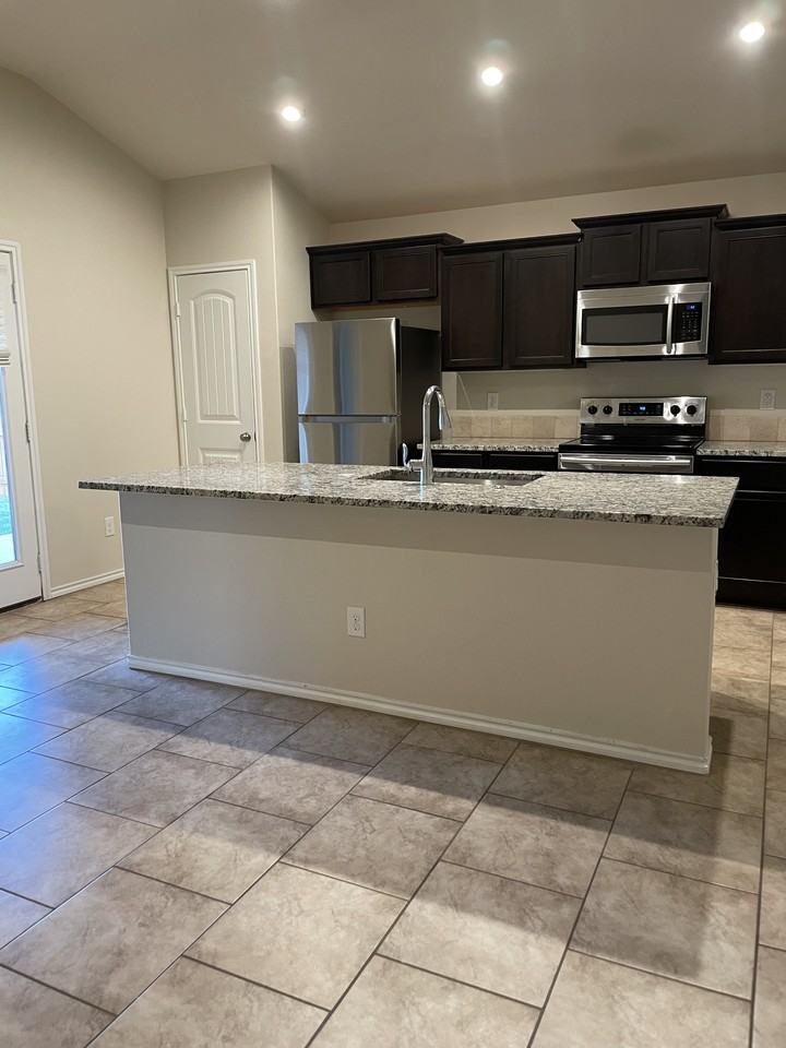 3718 Oakridge Avenue - Photo 3 of 23