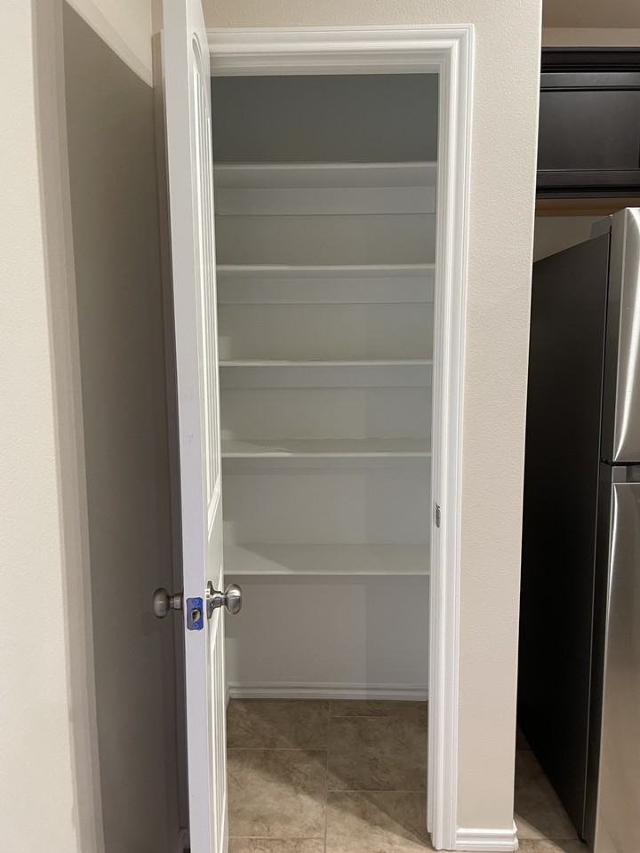 3718 Oakridge Avenue - Photo 6 of 23