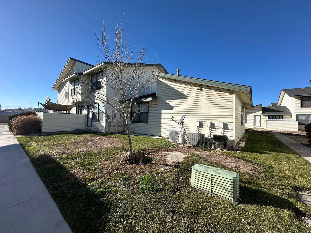 West D St. 4Plex (Betsy)   Call Rex for  repairs   HOA - Photo 2 of 4