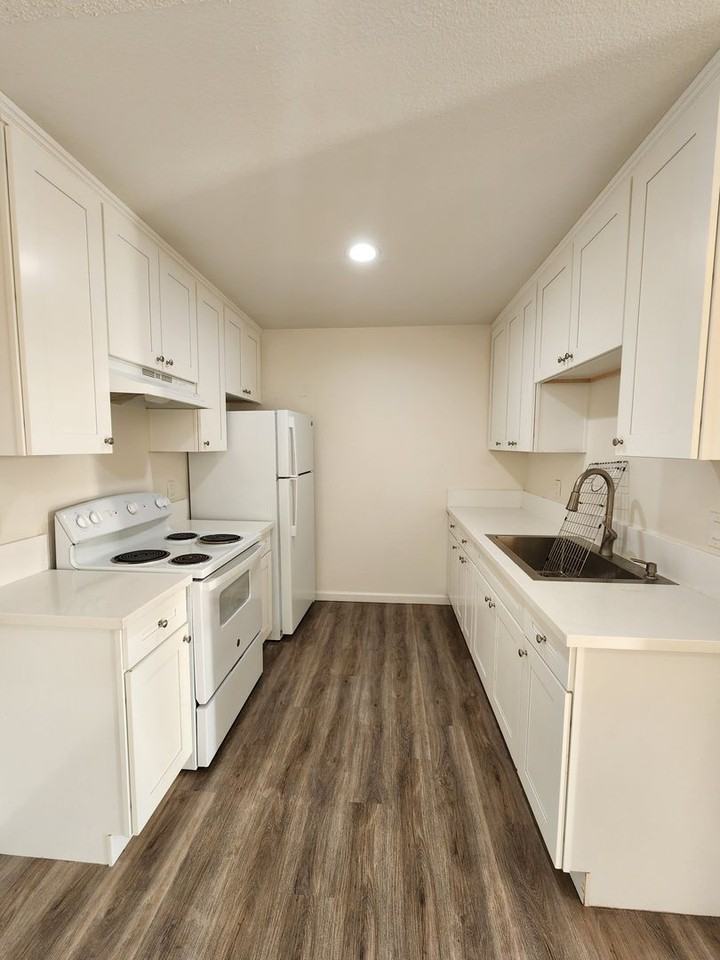 3758 Beyer Boulevard - Photo 2 of 10