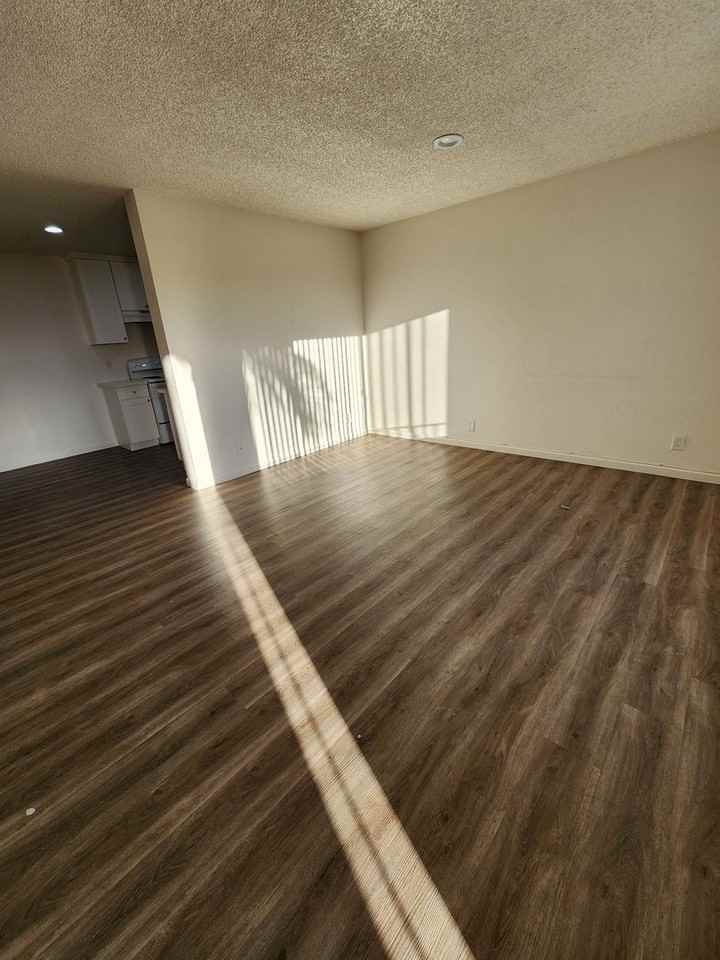 3758 Beyer Boulevard - Photo 4 of 10