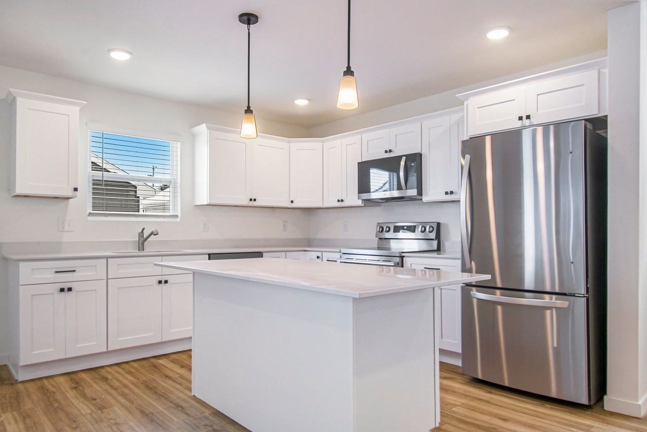 6205 Lansing - Photo 3 of 25