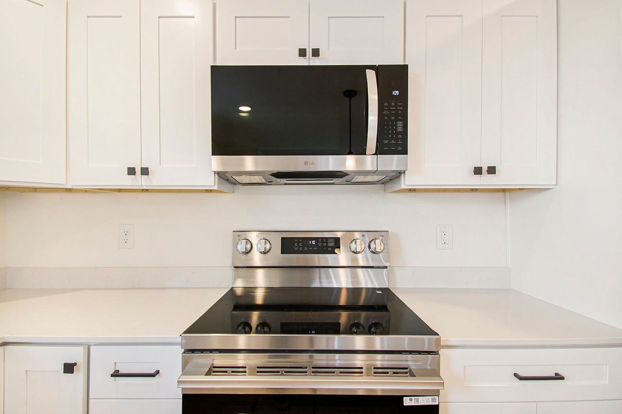 6205 Lansing - Photo 6 of 25