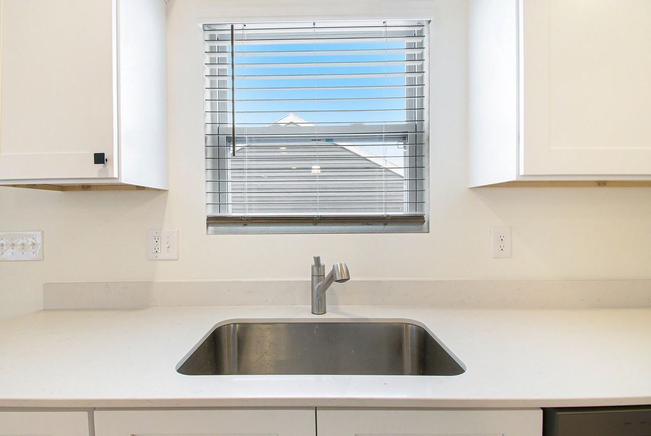 6205 Lansing - Photo 7 of 25