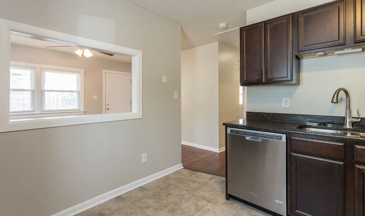 639 Dorothea Dr - Photo 3 of 7