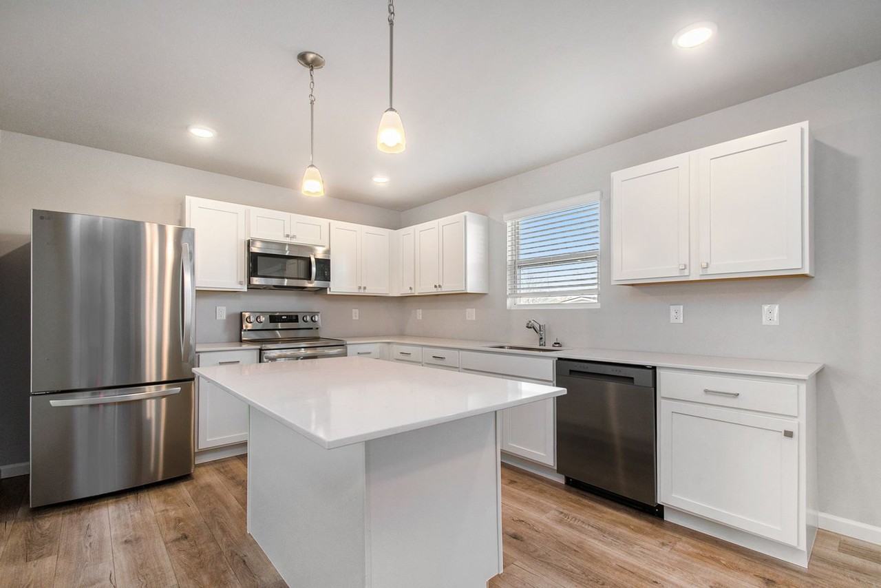 28 Mill Creek Avenue - Photo 2 of 23