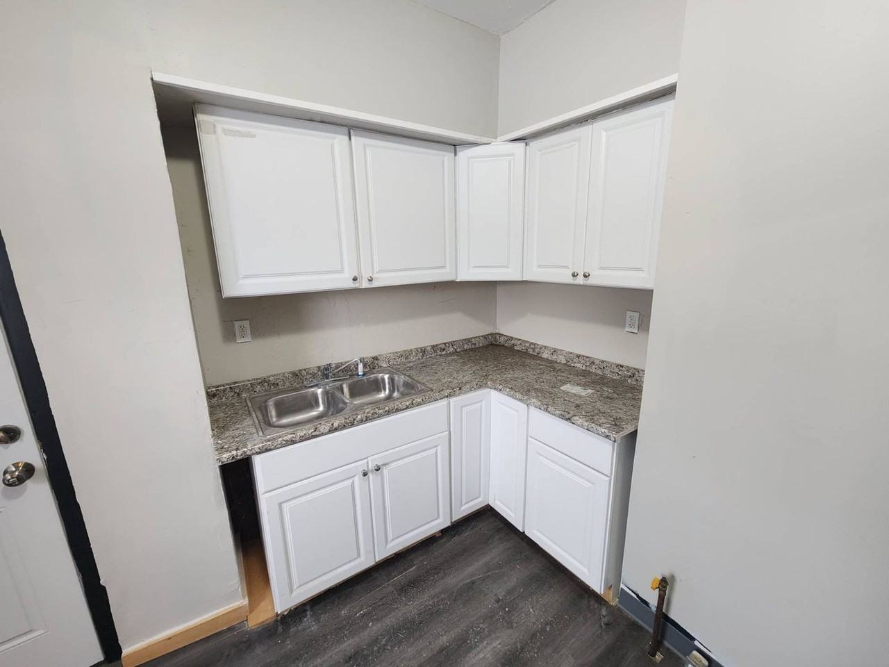 1264 E 111th St - Photo 4 of 25