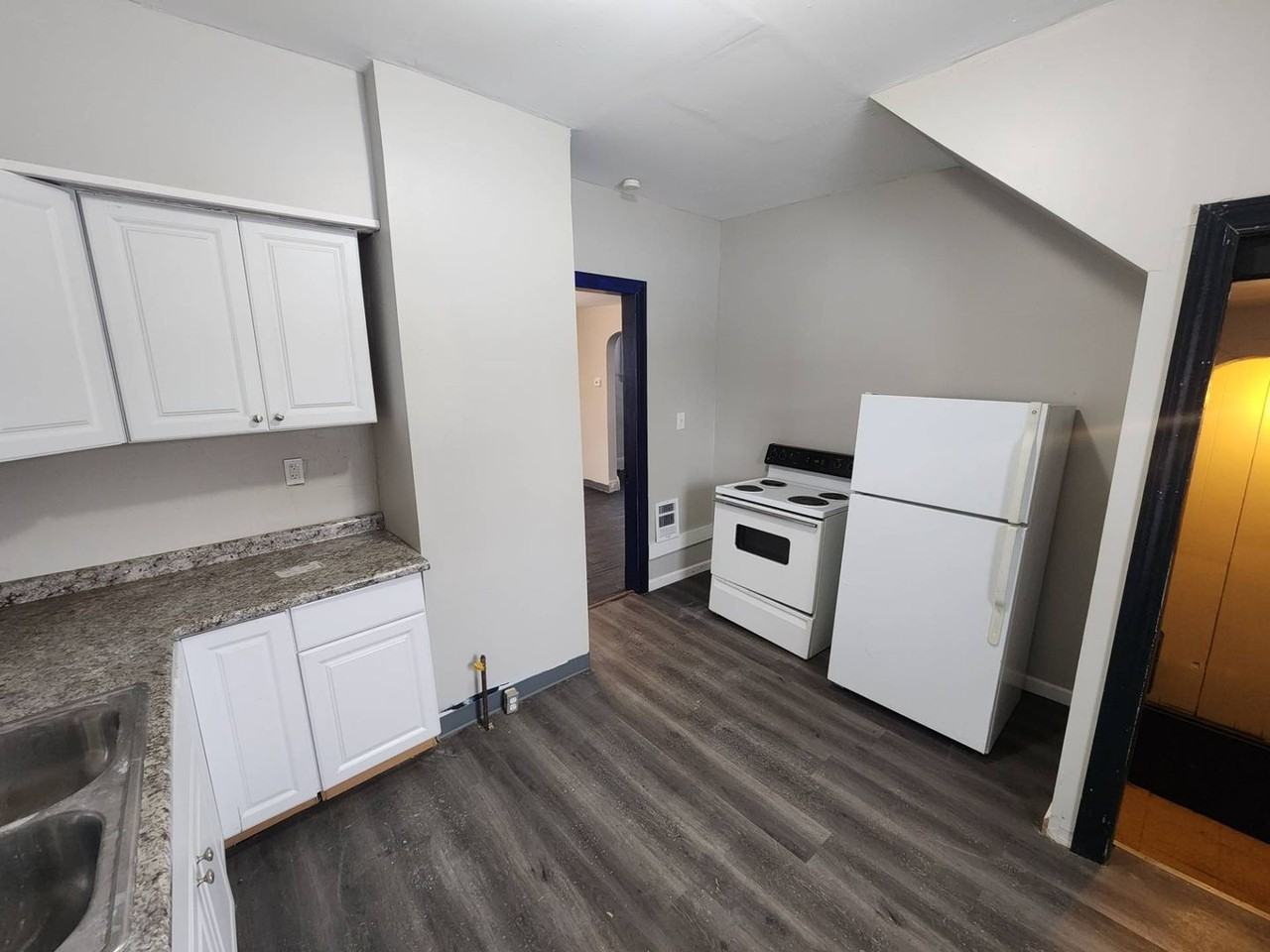 1264 E 111th St - Photo 5 of 25