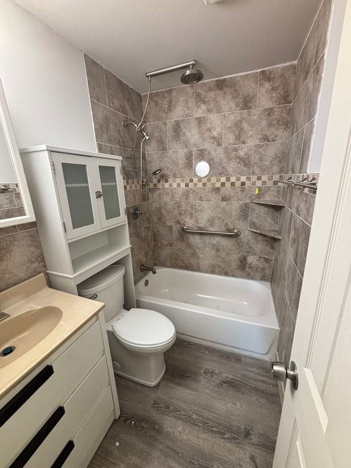 1816 Southeast 23rd Street - Photo 2 of 10