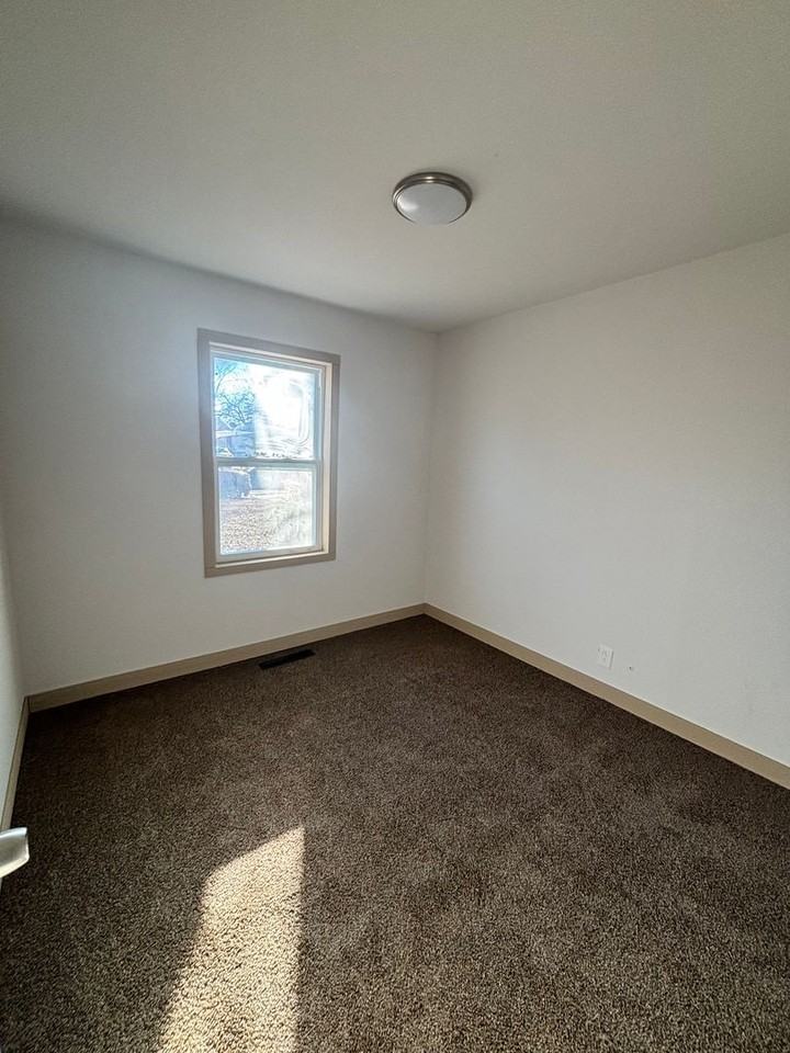 1816 Southeast 23rd Street - Photo 5 of 10