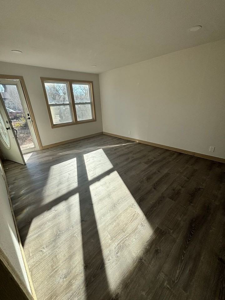 1816 Southeast 23rd Street - Photo 6 of 10