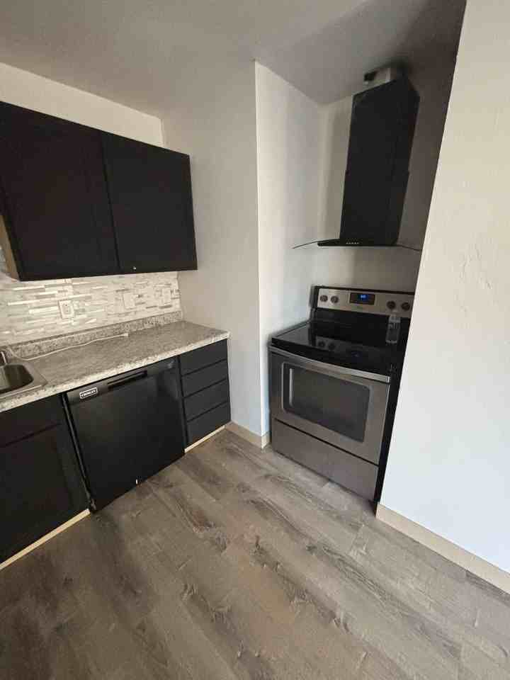 1816 Southeast 23rd Street - Photo 7 of 10