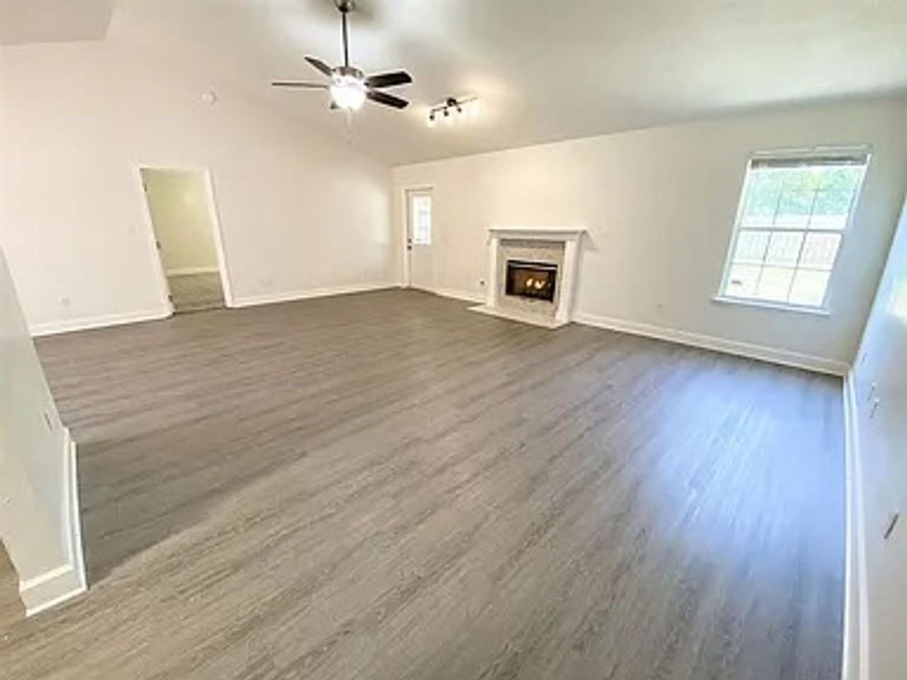 1301 Sumerlin Dr - Photo 5 of 17