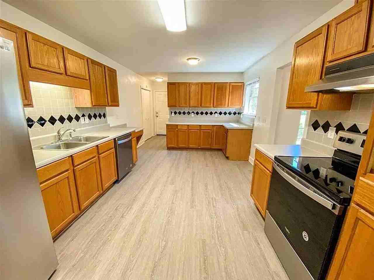 1301 Sumerlin Dr - Photo 7 of 17