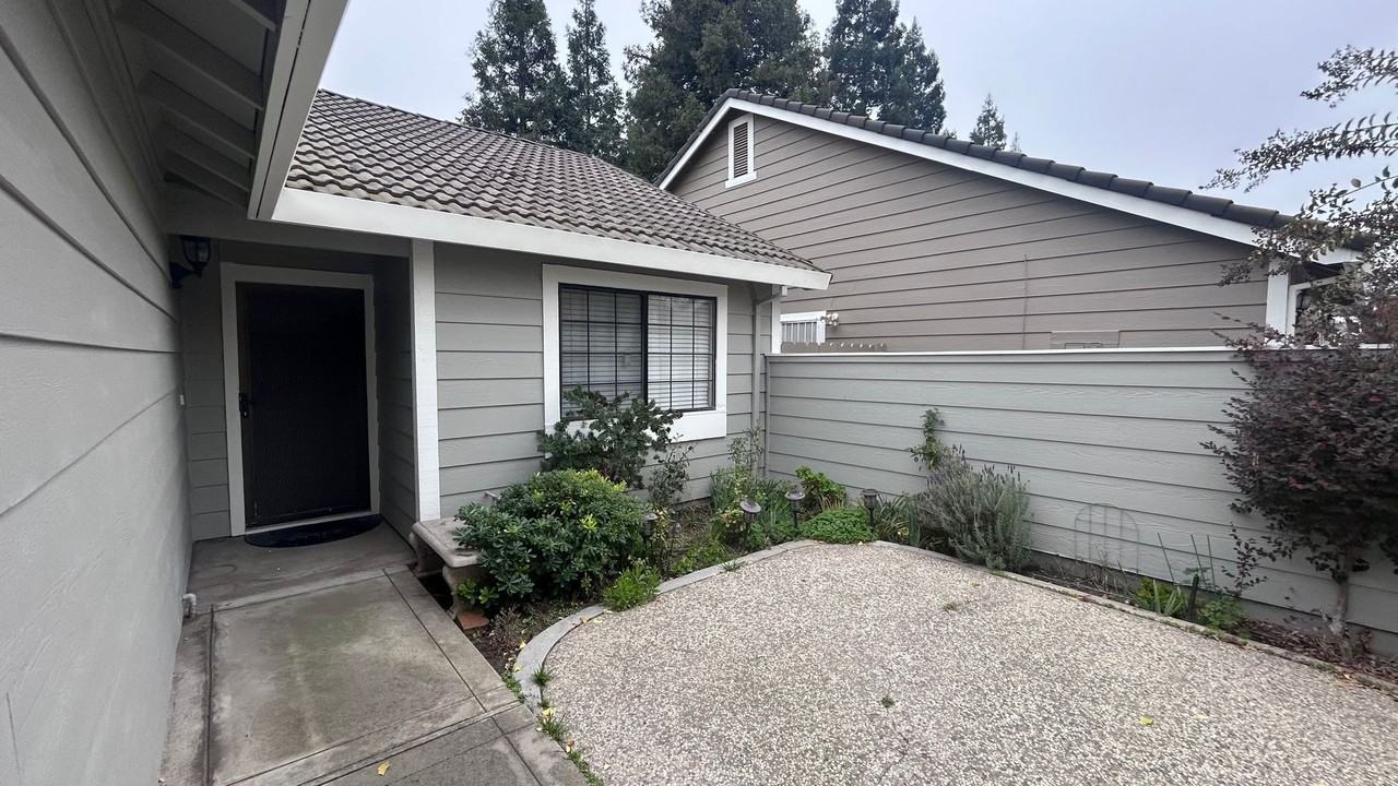 3545 Thomas More Way - Photo 2 of 20