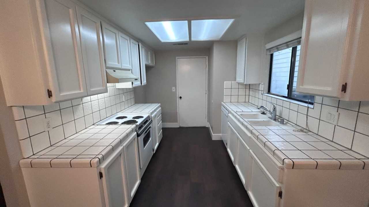 3545 Thomas More Way - Photo 4 of 20